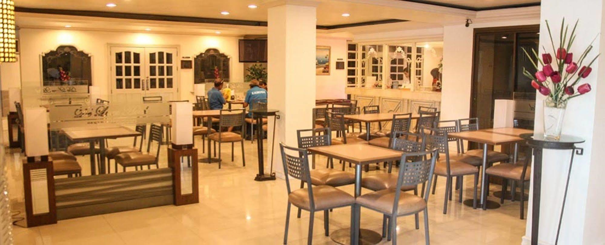 De Luxe Hotel Cagayan de Oro Exteriör bild
