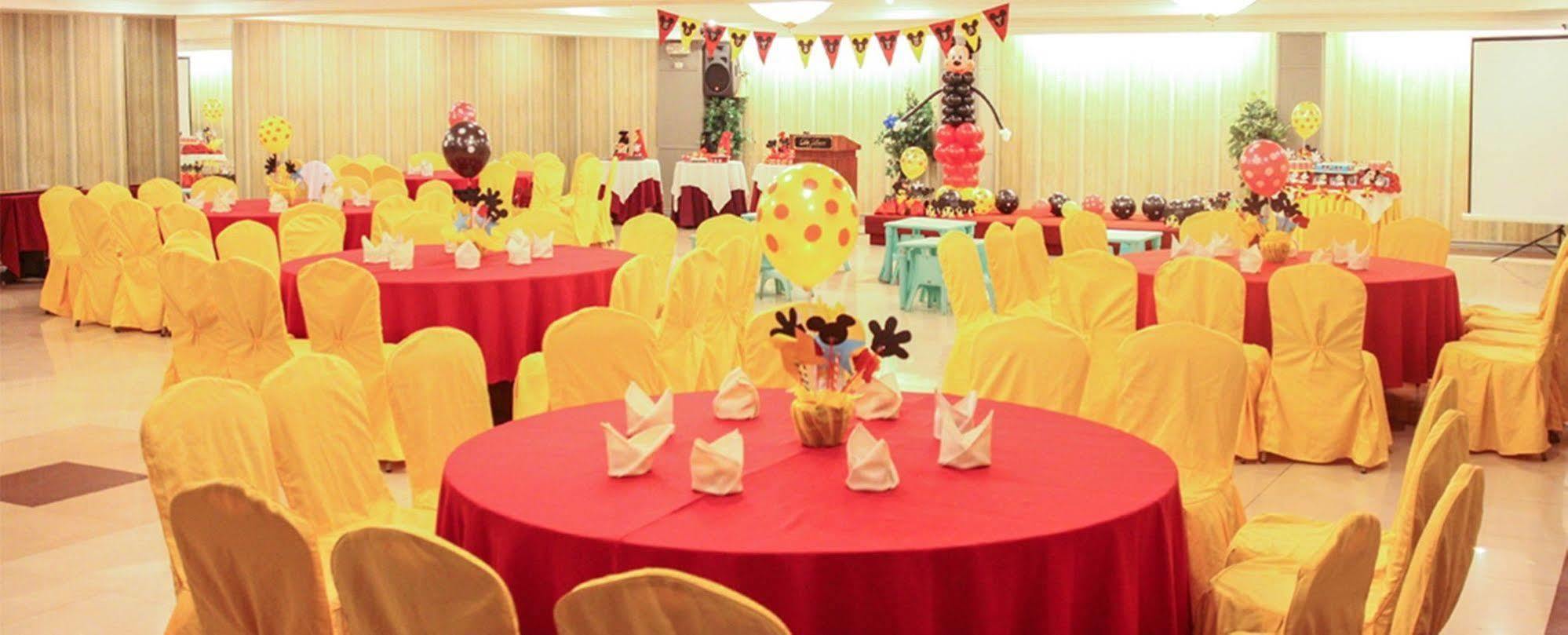 De Luxe Hotel Cagayan de Oro Exteriör bild
