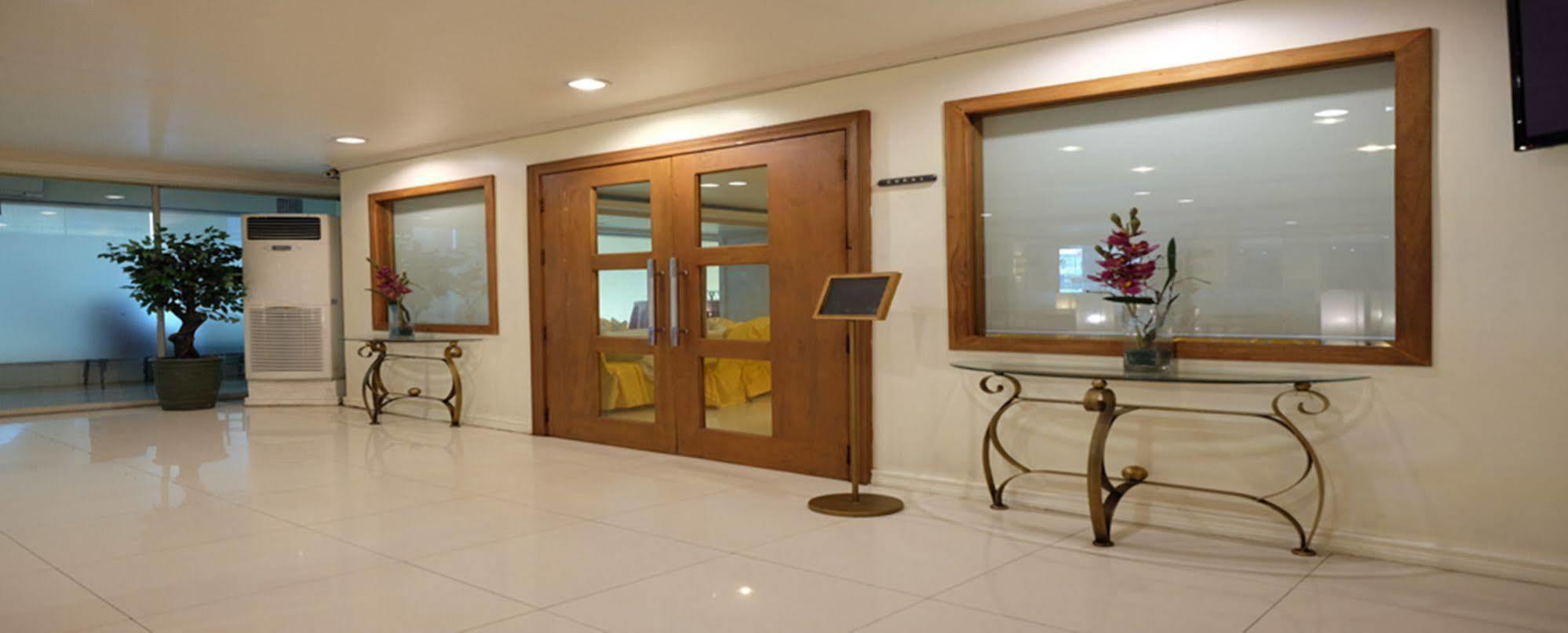 De Luxe Hotel Cagayan de Oro Exteriör bild